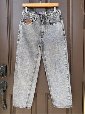 Empyre Men's Relaxed Acid Wash Gray Jeans